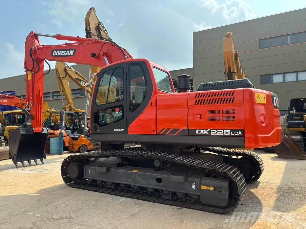 Doosan DX 225 Escavadoras de rastos