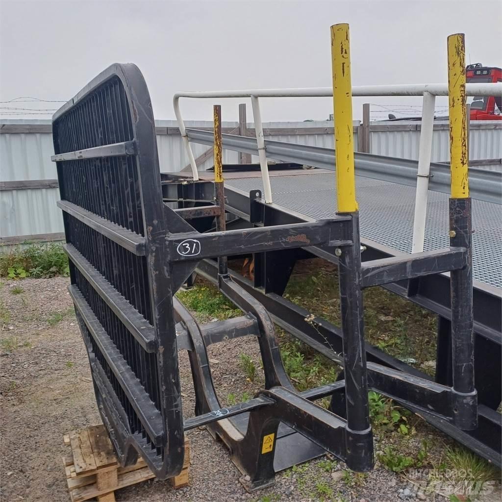 John Deere 810e Chassis e suspensões