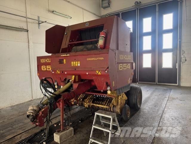 New Holland 654 Enfardadeira de rolos