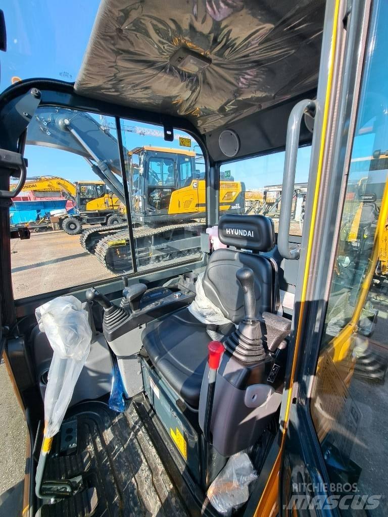 Hyundai R18-9AK Mini Escavadoras <7t