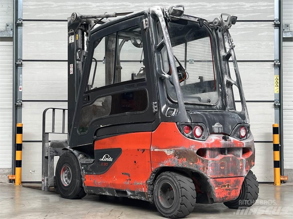 Linde E30L-01 Empilhadores eléctricos
