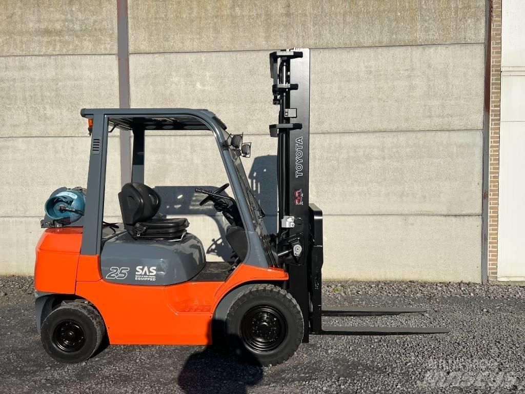 Toyota 42-7FGF25 Empilhadores a gás