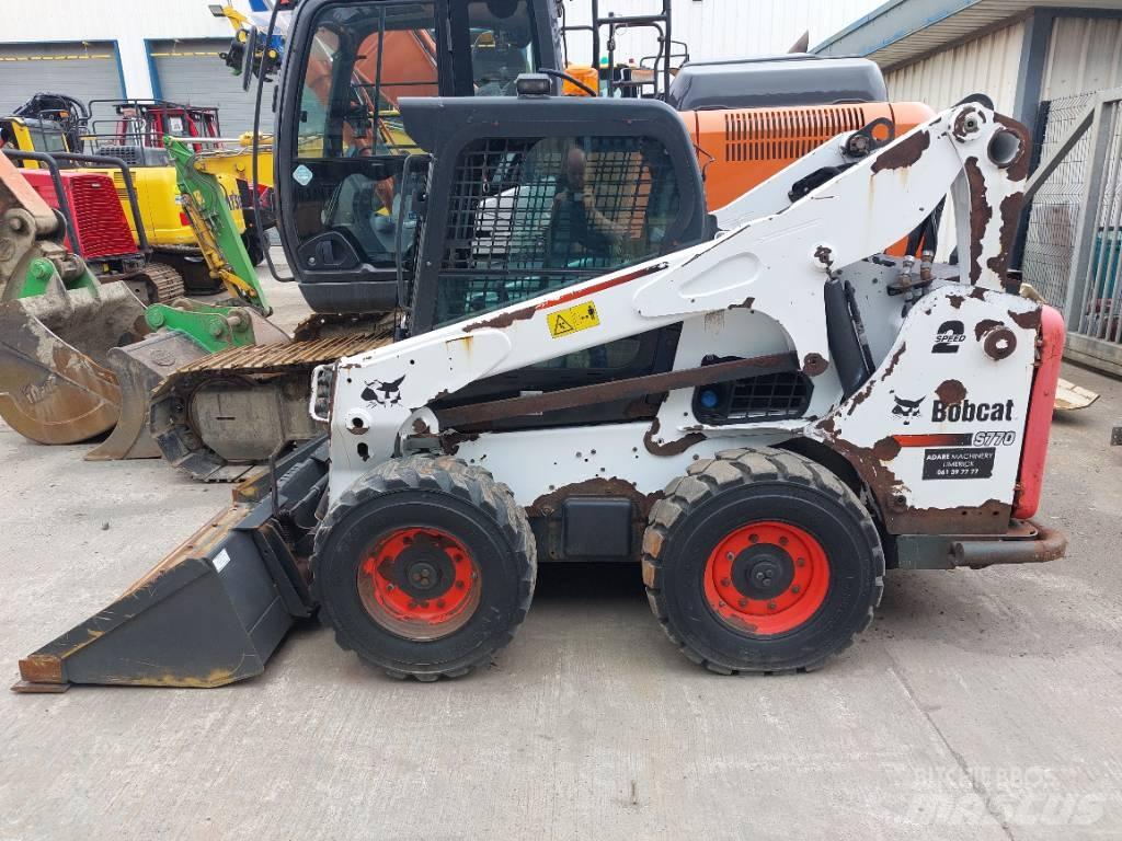 Bobcat 377 Carregadoras de direcção deslizante