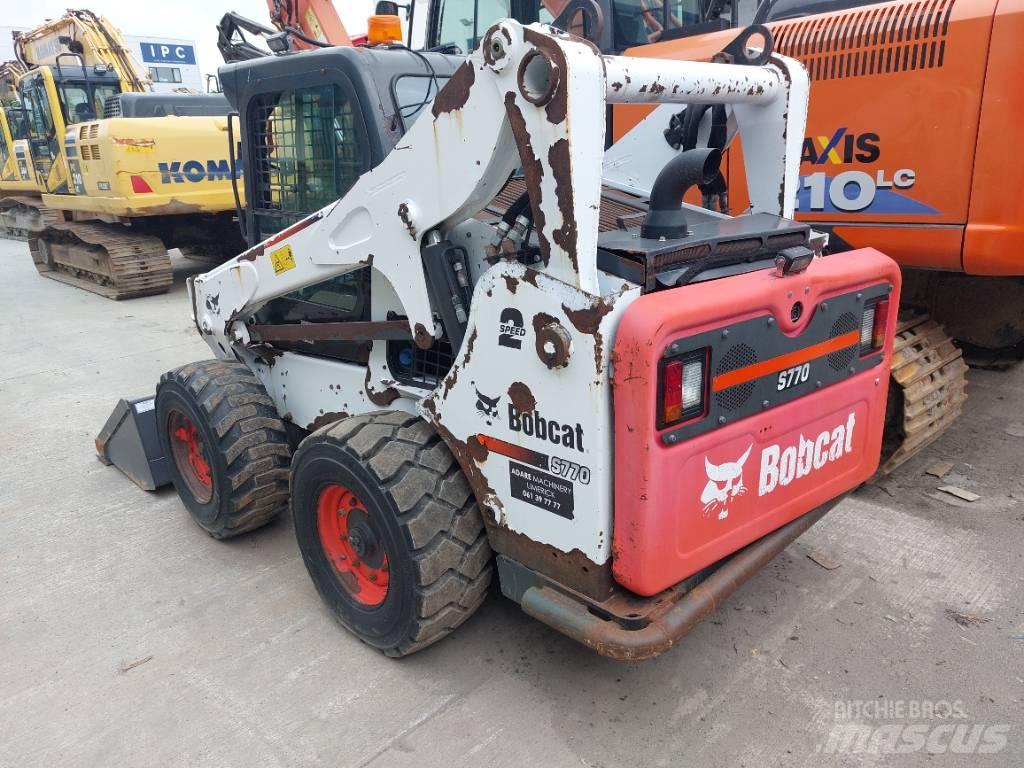 Bobcat 377 Carregadoras de direcção deslizante