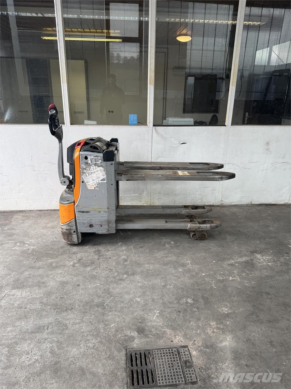 Still EXU-H18 Empilhador para operador externo