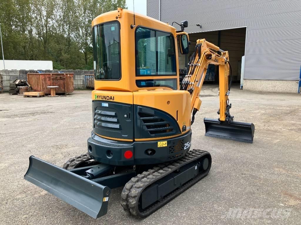 Hyundai R25Z-9AK Mini Escavadoras <7t