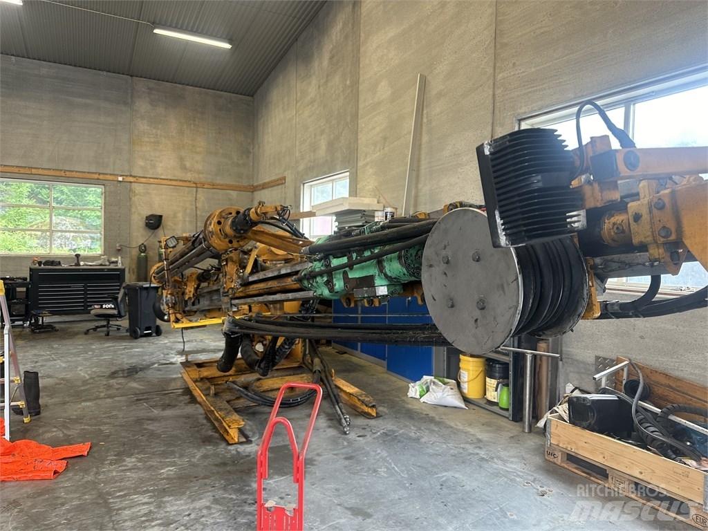 CAT 335 F L Perfuradoras de superfície