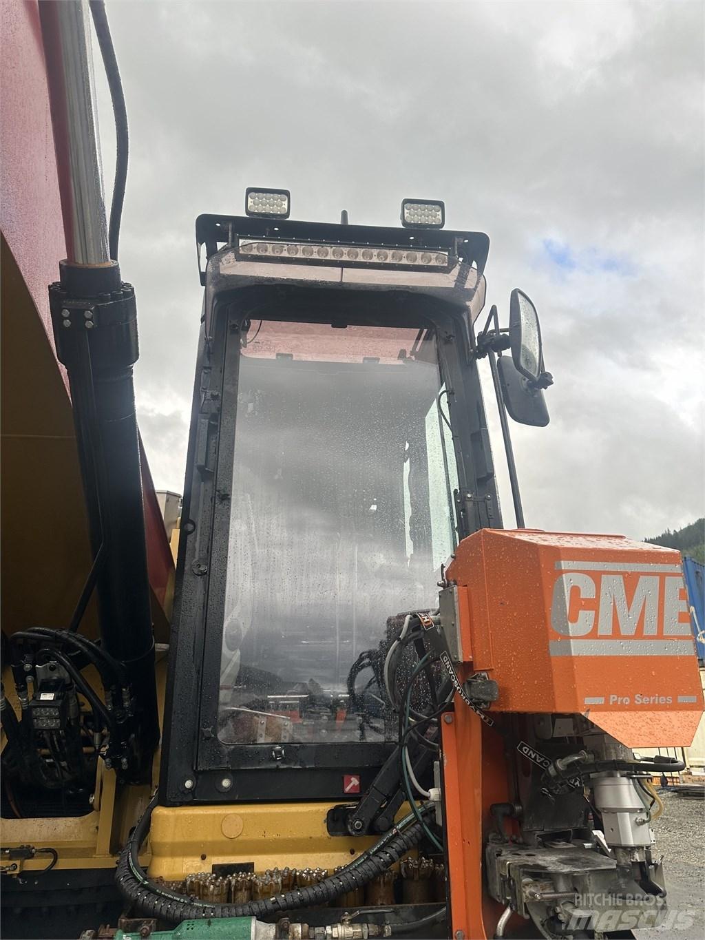 CAT 335 F L Perfuradoras de superfície