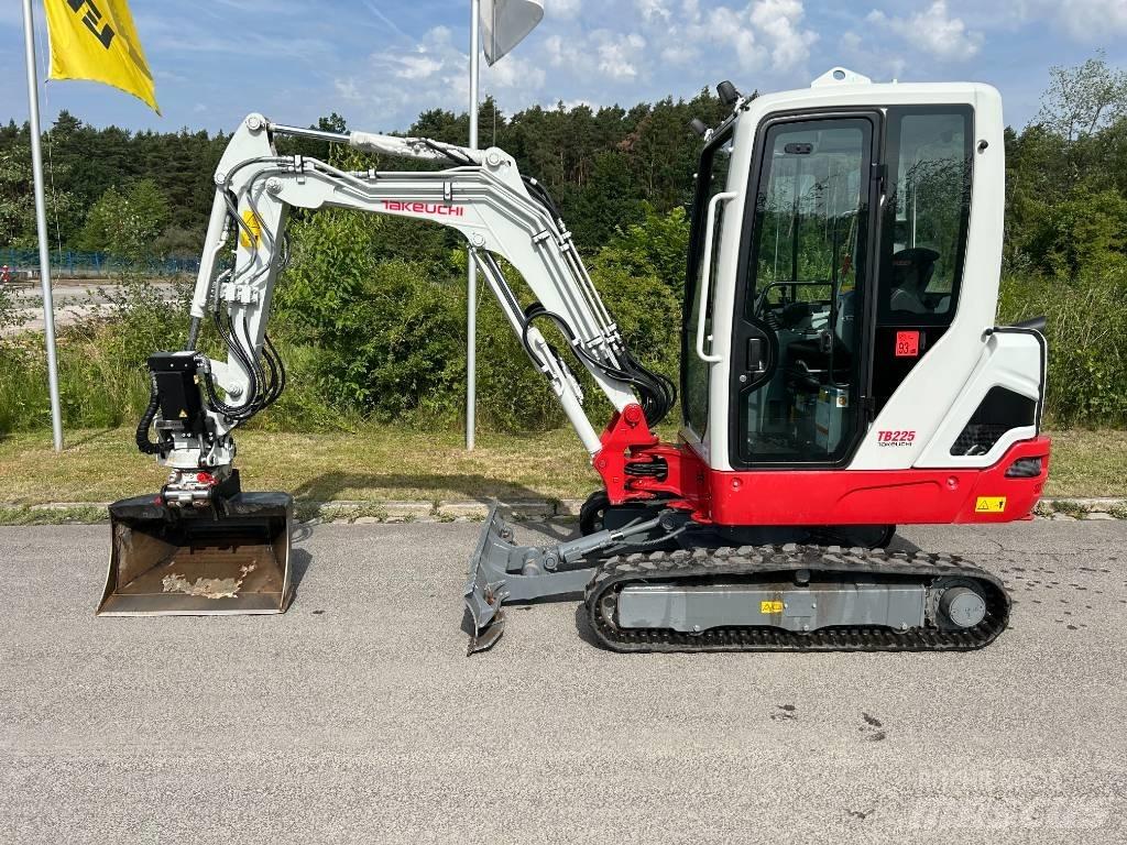 Takeuchi TB 225A V5 Mini Escavadoras <7t