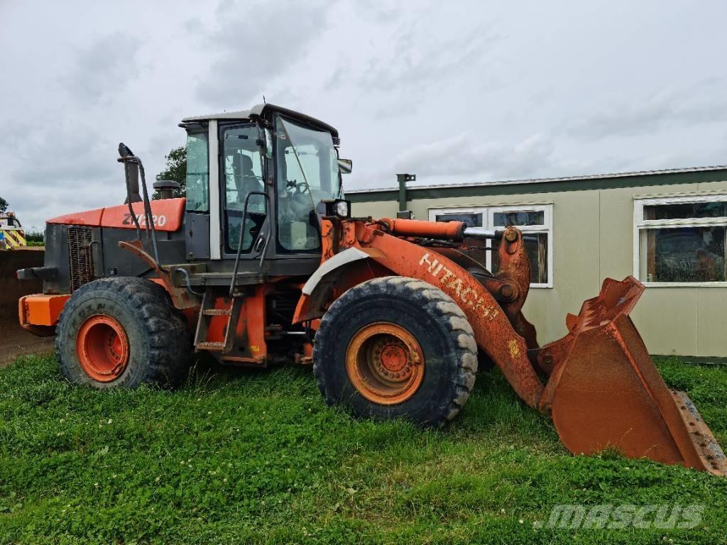 Hitachi ZW 220 Pás carregadoras de rodas