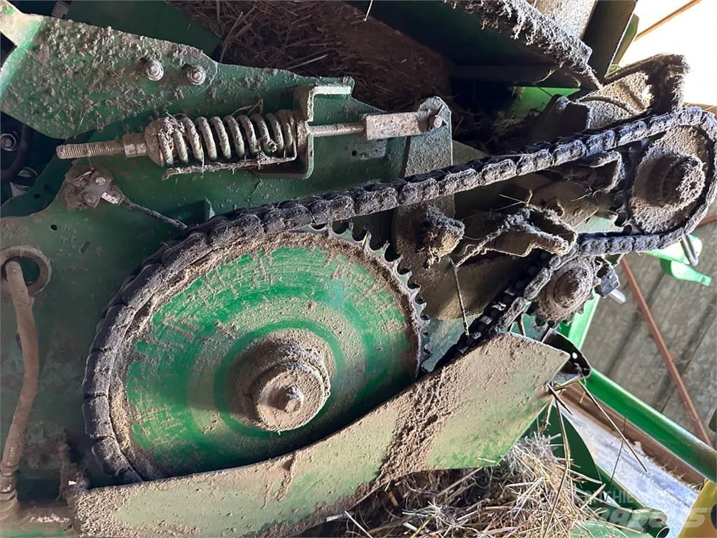 John Deere V461M Enfardadeira de rolos