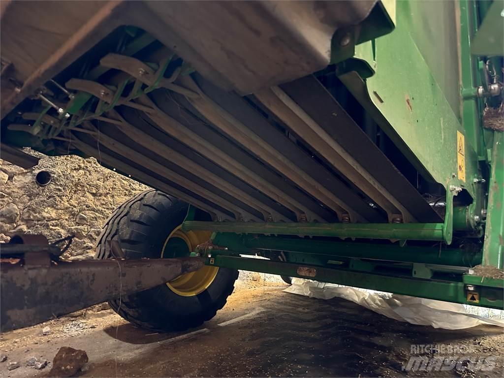 John Deere V461M Enfardadeira de rolos