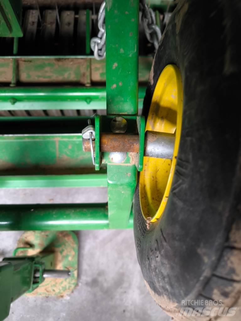 John Deere V461M Enfardadeira de rolos