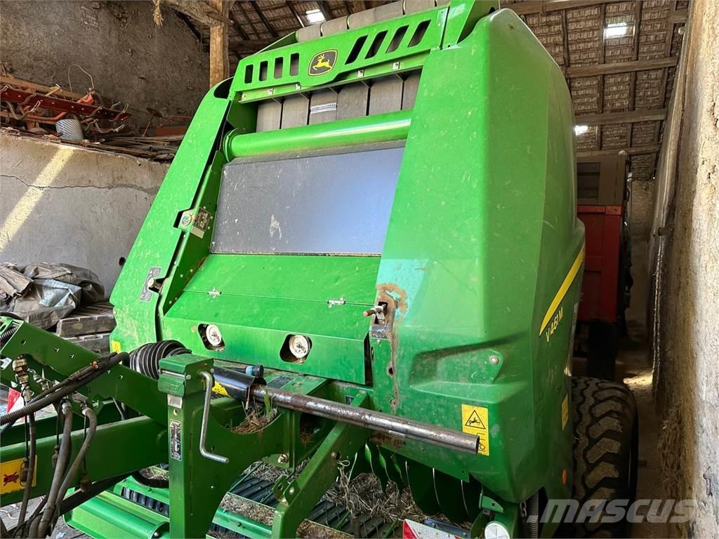 John Deere V461M Enfardadeira de rolos