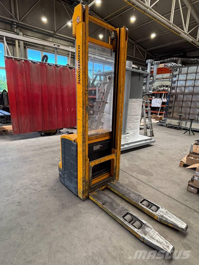 Jungheinrich EJC220 Empilhador para operador externo