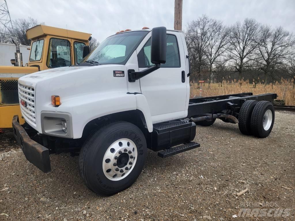 GMC C8500 Camiões de chassis e cabine