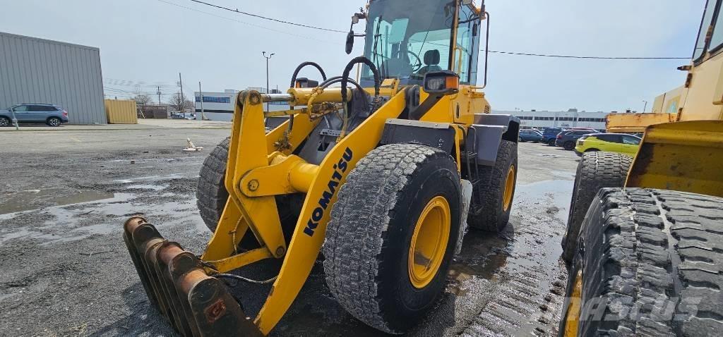 Komatsu WA 200 Pás carregadoras de rodas