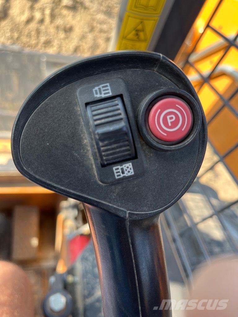 CASE SR 130 Carregadoras de direcção deslizante