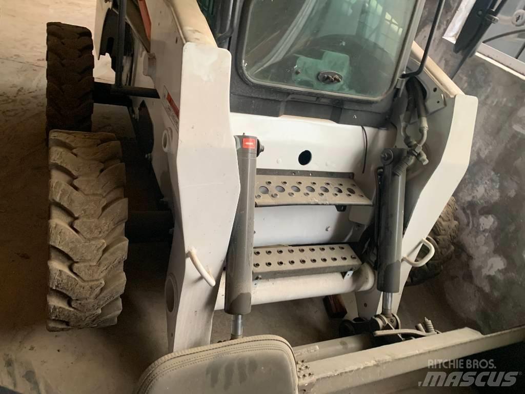 Bobcat S 300 Carregadoras de direcção deslizante