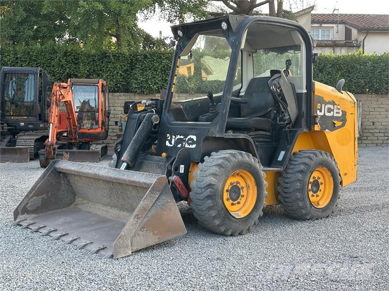 JCB 225 Carregadoras de direcção deslizante