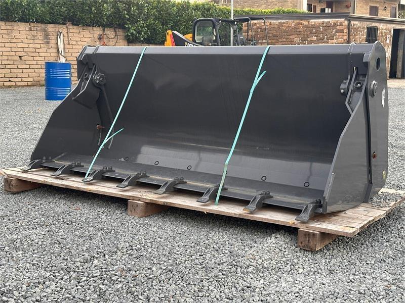 New Holland 220 Baldes