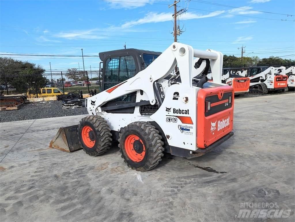 Bobcat S740 Carregadoras de direcção deslizante
