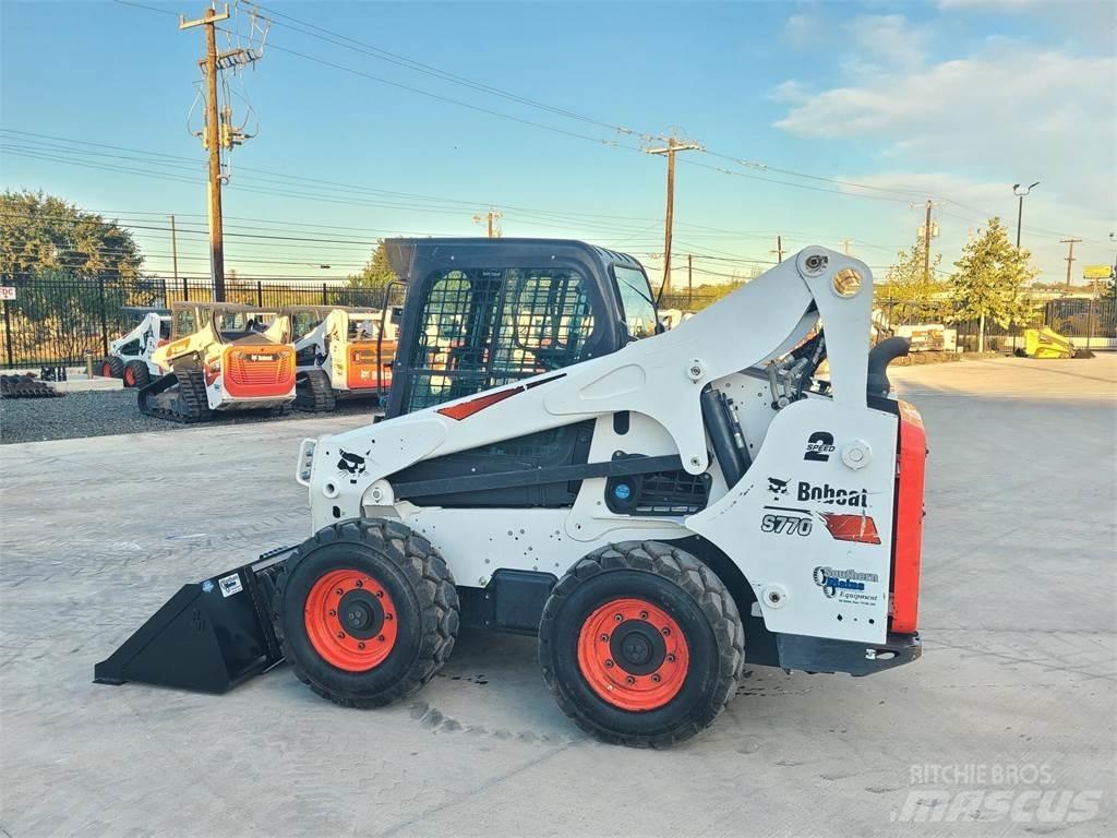 Bobcat S770 Carregadoras de direcção deslizante