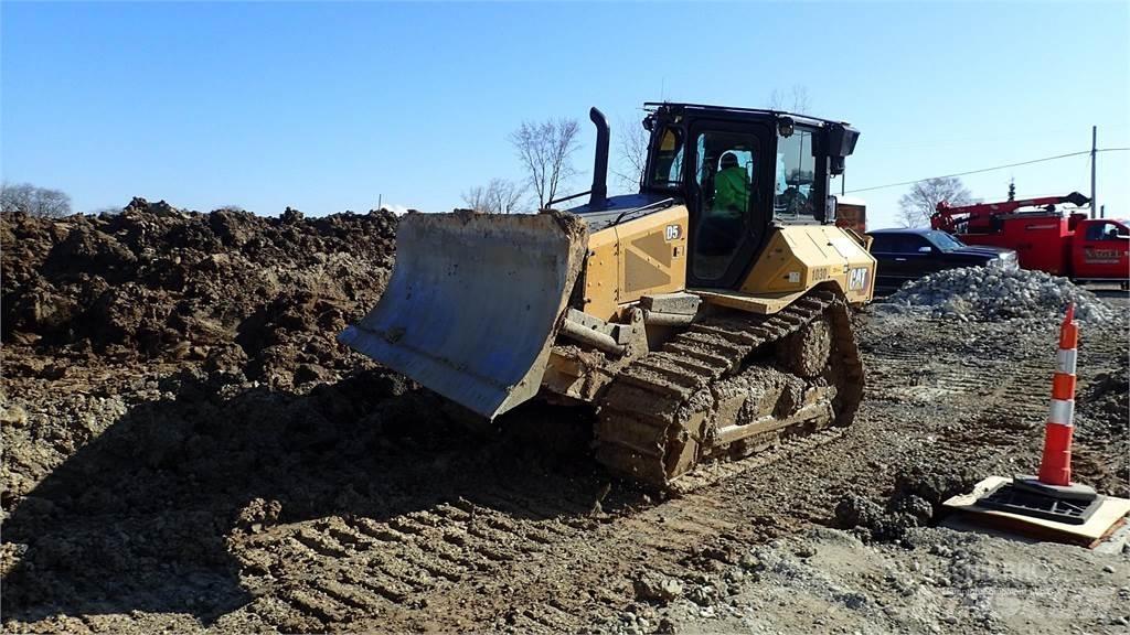CAT D5 Dozers - Tratores rastos