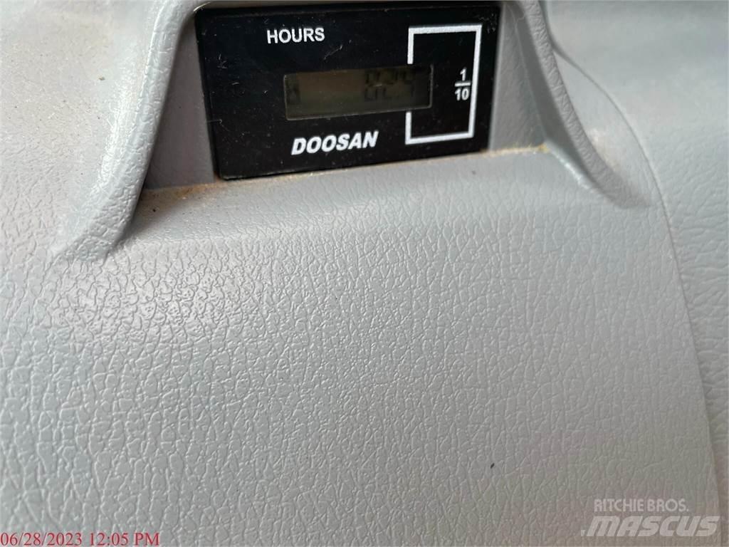 Doosan DX140 LC-5 Escavadoras de rastos