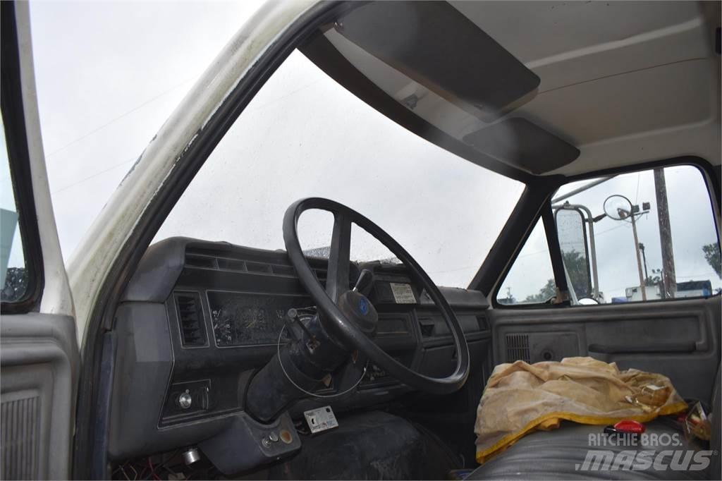 Ford F800 Camiões grua