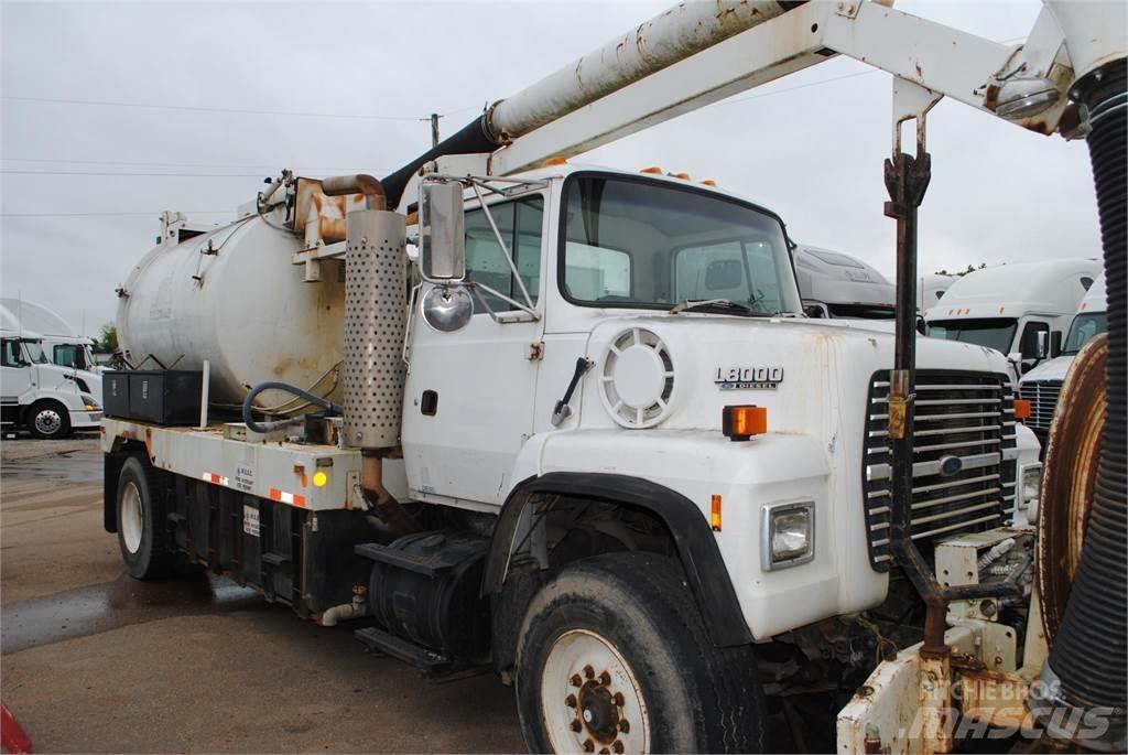 Ford L8000 Camiões-cisterna