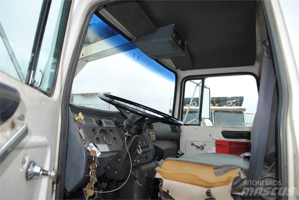 Ford L8000 Camiões-cisterna