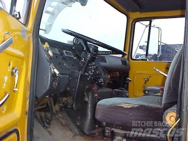 Ford L8000 Camiões-cisterna