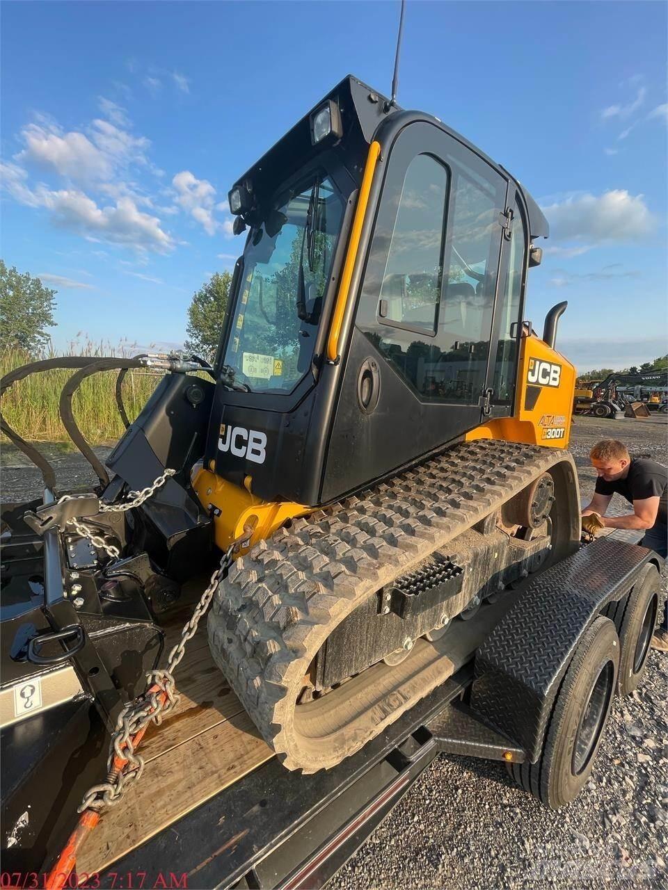 JCB 300T Carregadoras de direcção deslizante