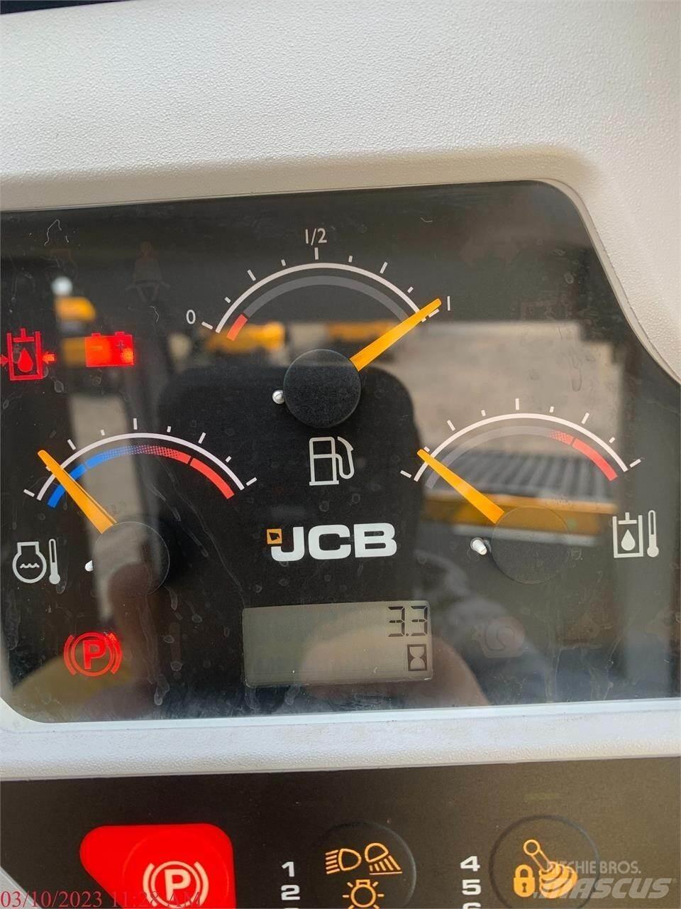 JCB 3TS-8T Carregadoras de direcção deslizante