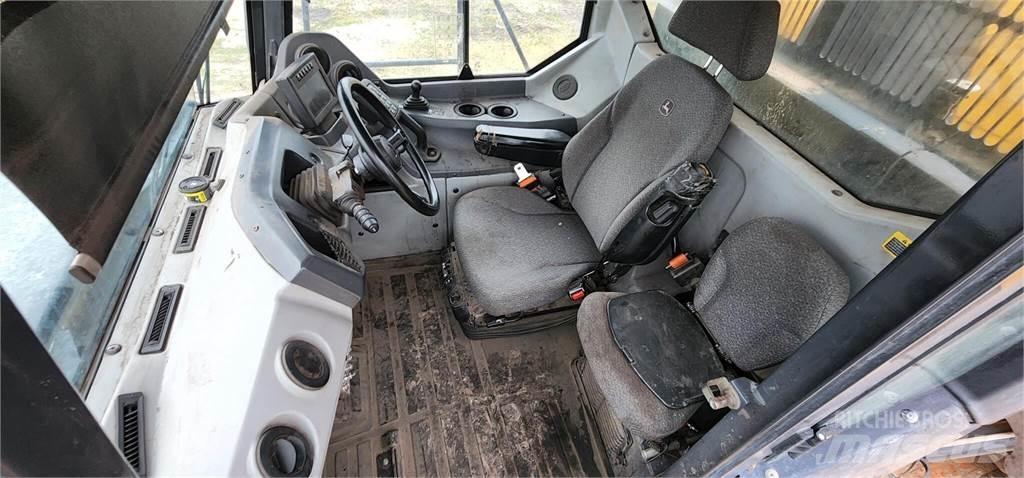 John Deere 460E Auto-tanques