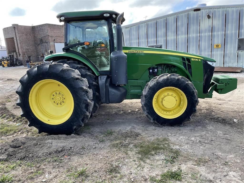 John Deere 8235R Tratores Agrícolas usados