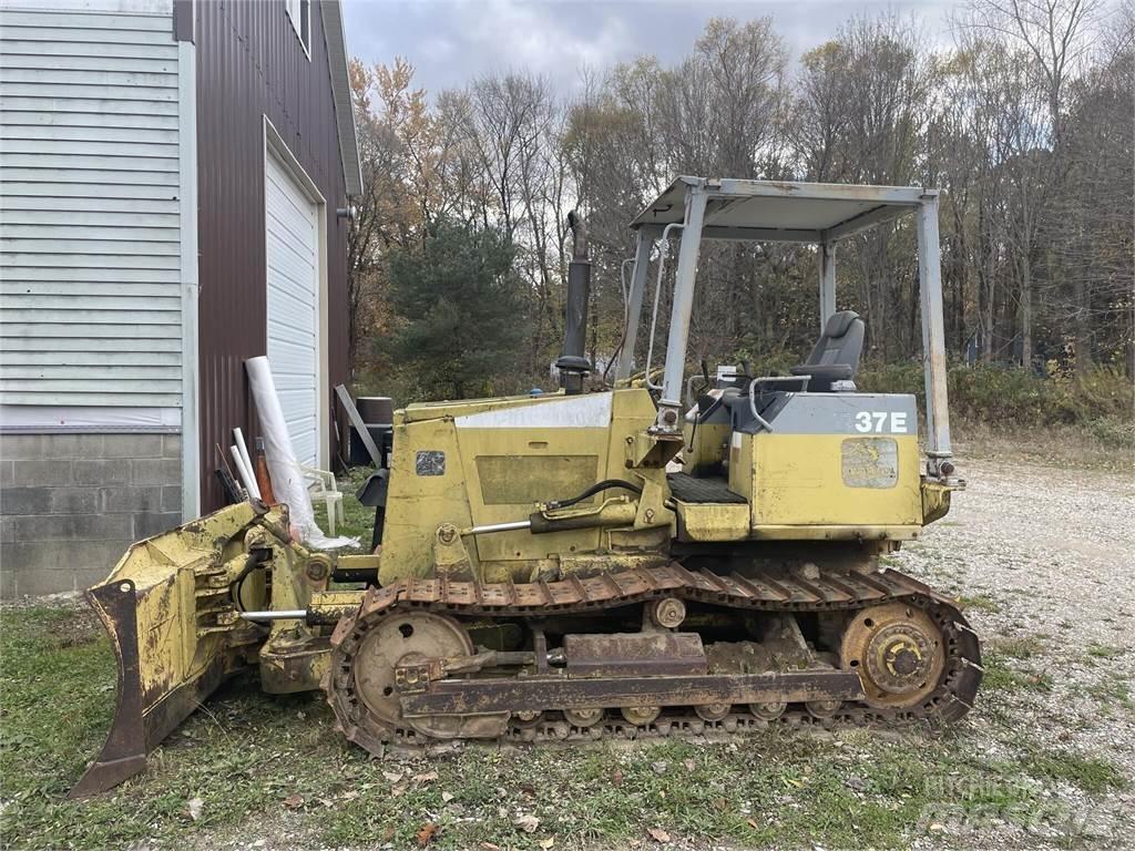 Komatsu D37E-5 Dozers - Tratores rastos