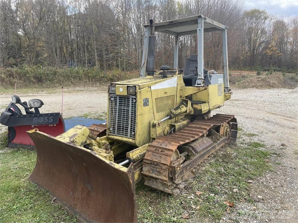 Komatsu D37E-5 Dozers - Tratores rastos