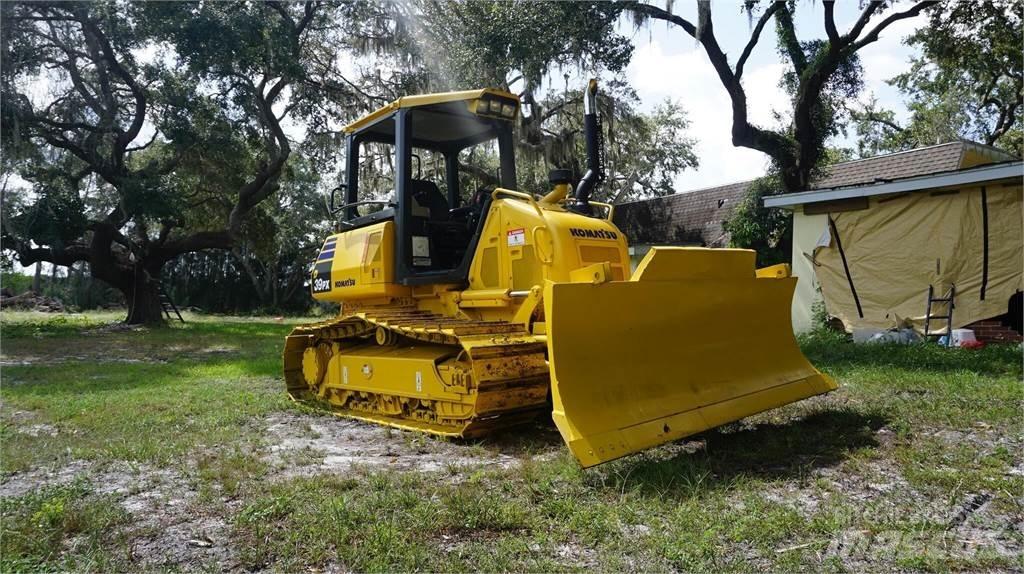 Komatsu D39PX-24 Dozers - Tratores rastos