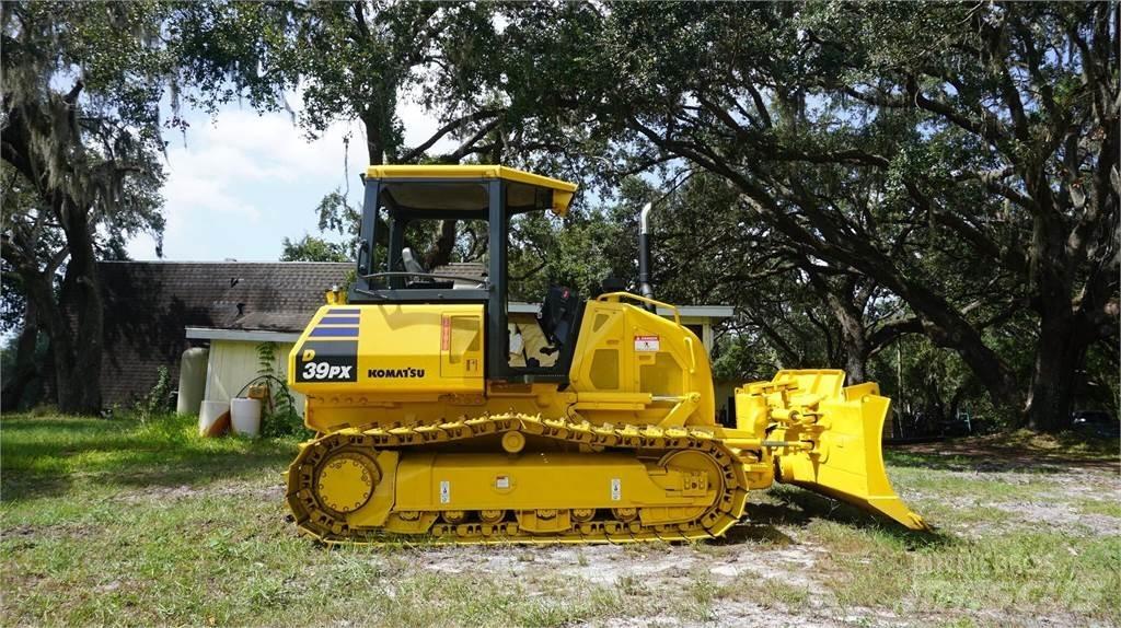Komatsu D39PX-24 Dozers - Tratores rastos