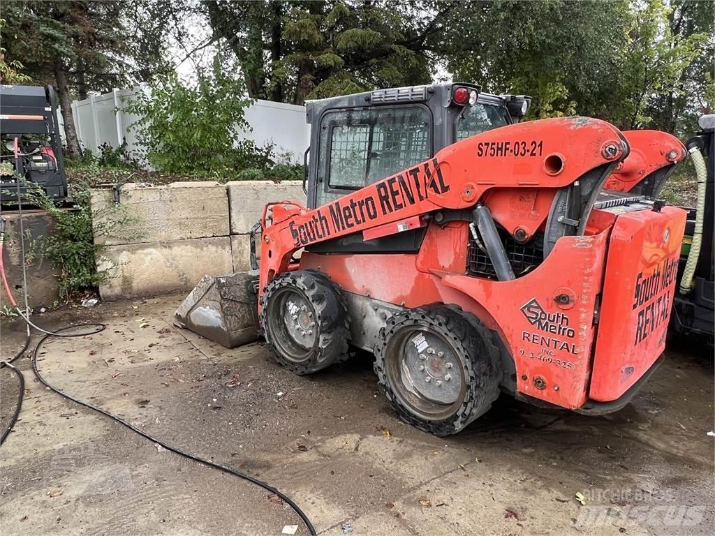 Kubota SSV75 Carregadoras de direcção deslizante