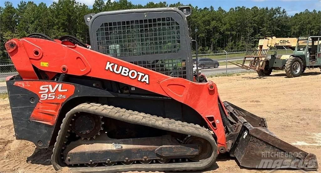 Kubota SVL95-2S Carregadoras de direcção deslizante