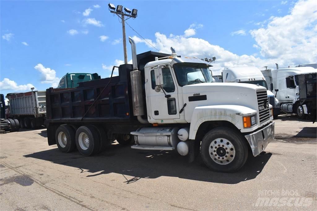 Mack CHN613 Camiões basculantes