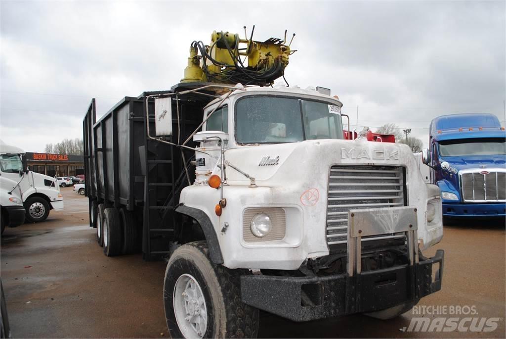 Mack DM690S Camiões grua