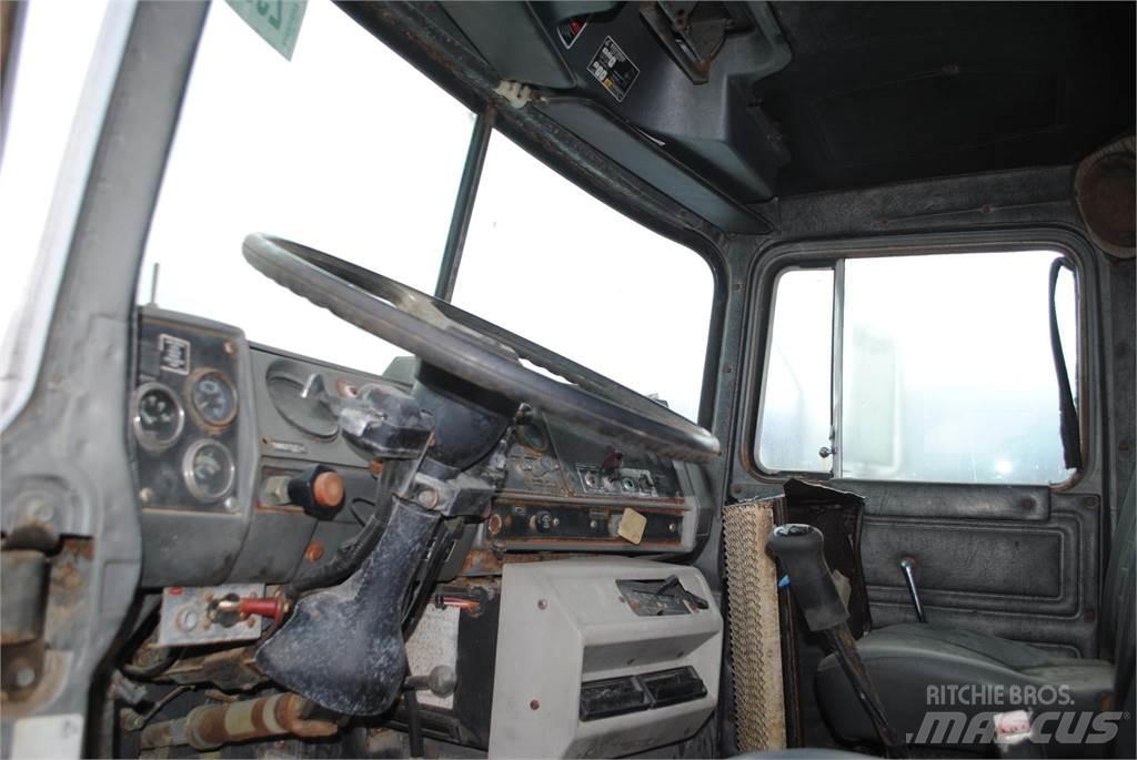 Mack DM690S Camiões grua