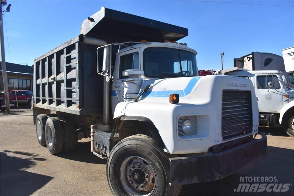 Mack DM690S Camiões basculantes