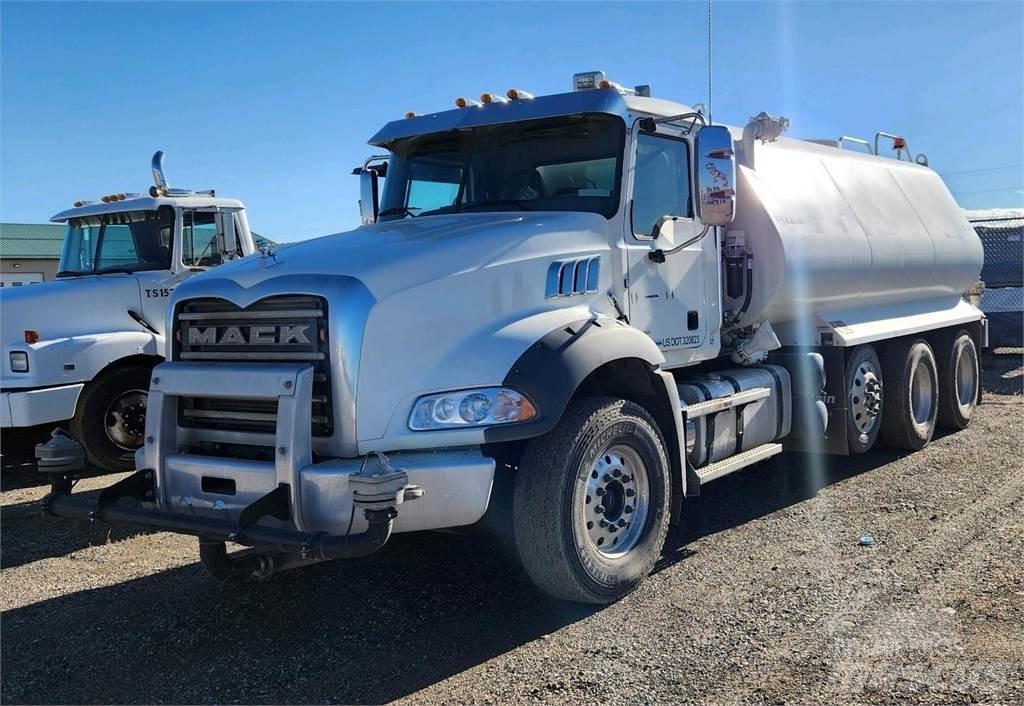 Mack GRANITE 84BR Auto-tanques