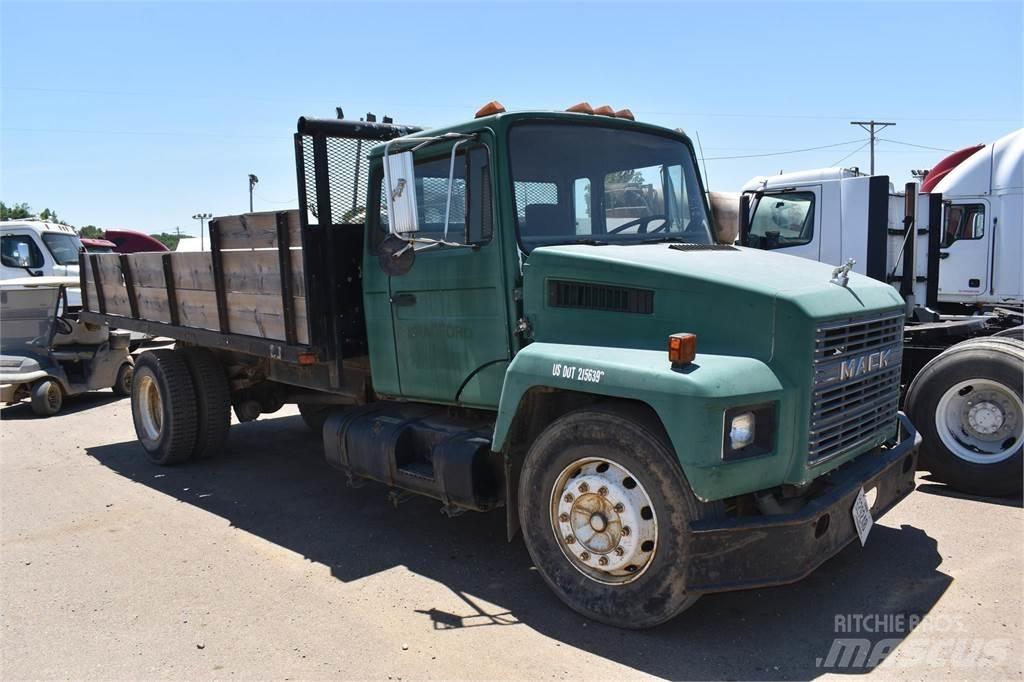 Mack MIDLINER CS200 Camiões basculantes