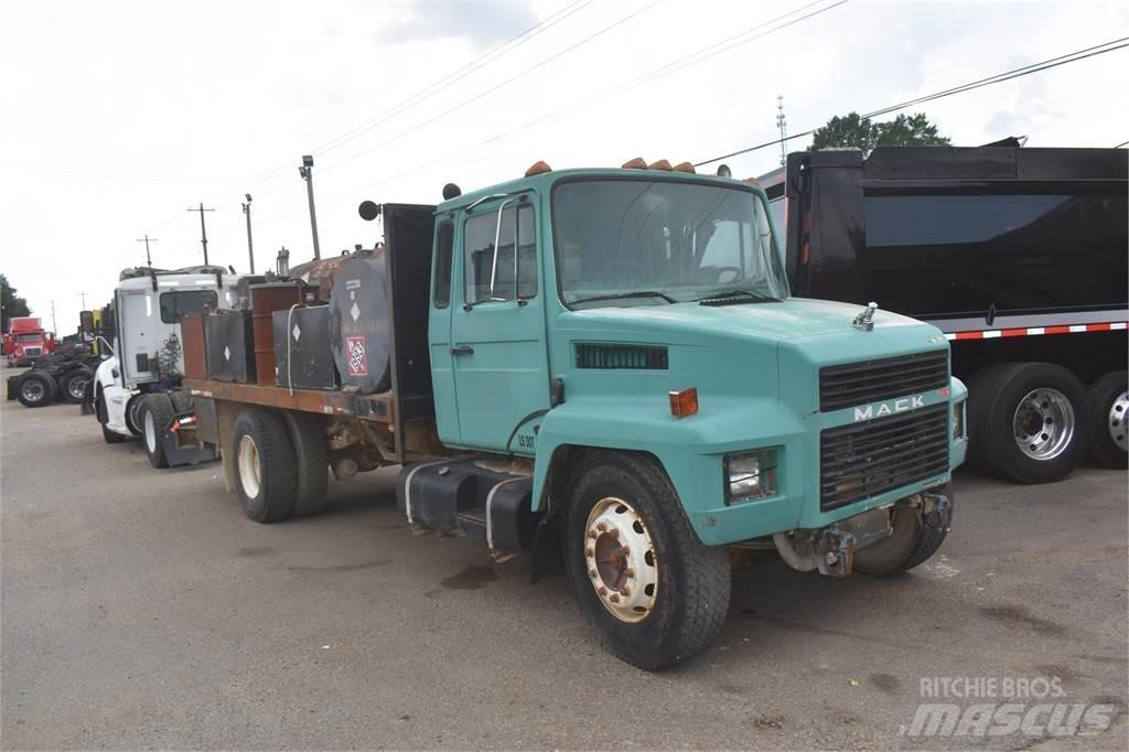 Mack MIDLINER CS200 Camiões-cisterna